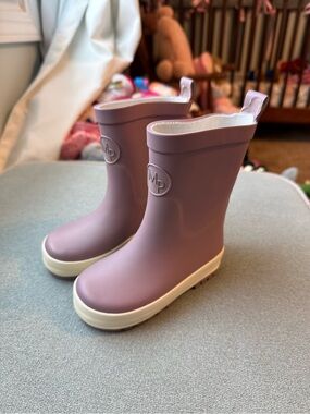 Lavender Rain Boots Toddler Shoe Size 5